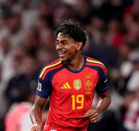 Campeões do mundo batem Inglaterra em jogo 'louco' 